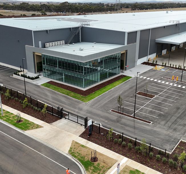 High-performance aluminium cladding for warehouses